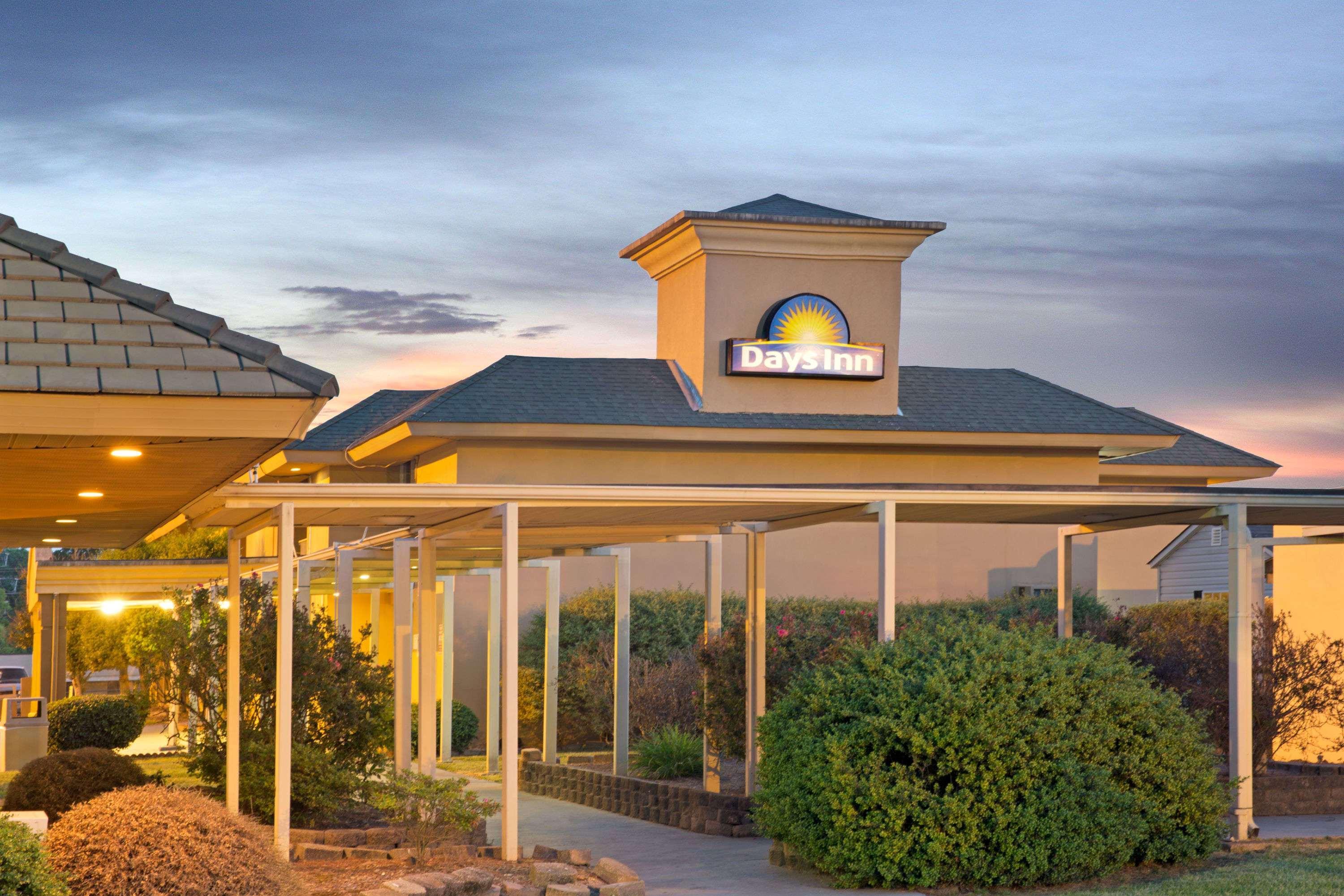 Days Inn By Wyndham Charlotte/Woodlawn Near Carowinds Eksteriør billede