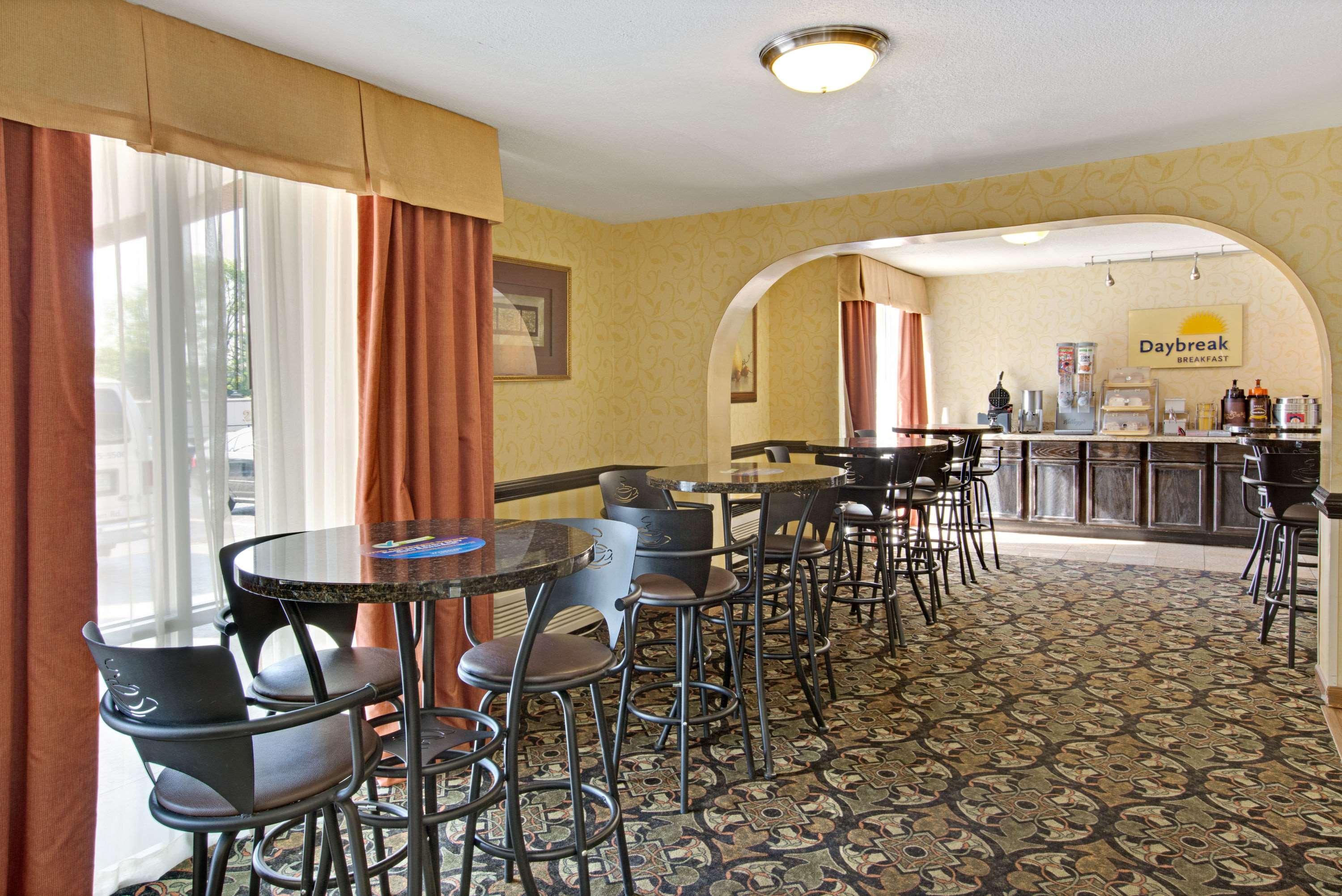Days Inn By Wyndham Charlotte/Woodlawn Near Carowinds Eksteriør billede