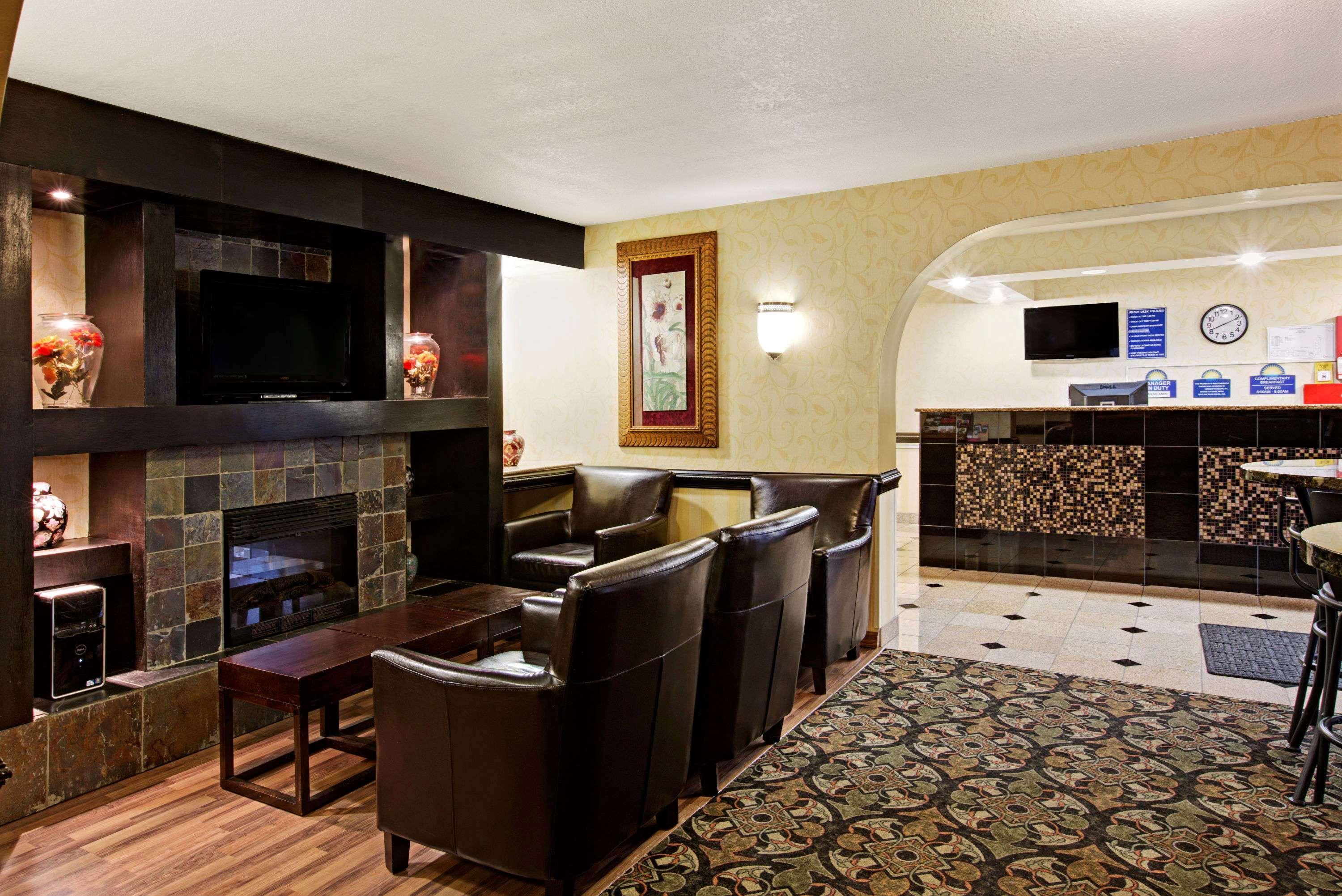 Days Inn By Wyndham Charlotte/Woodlawn Near Carowinds Eksteriør billede