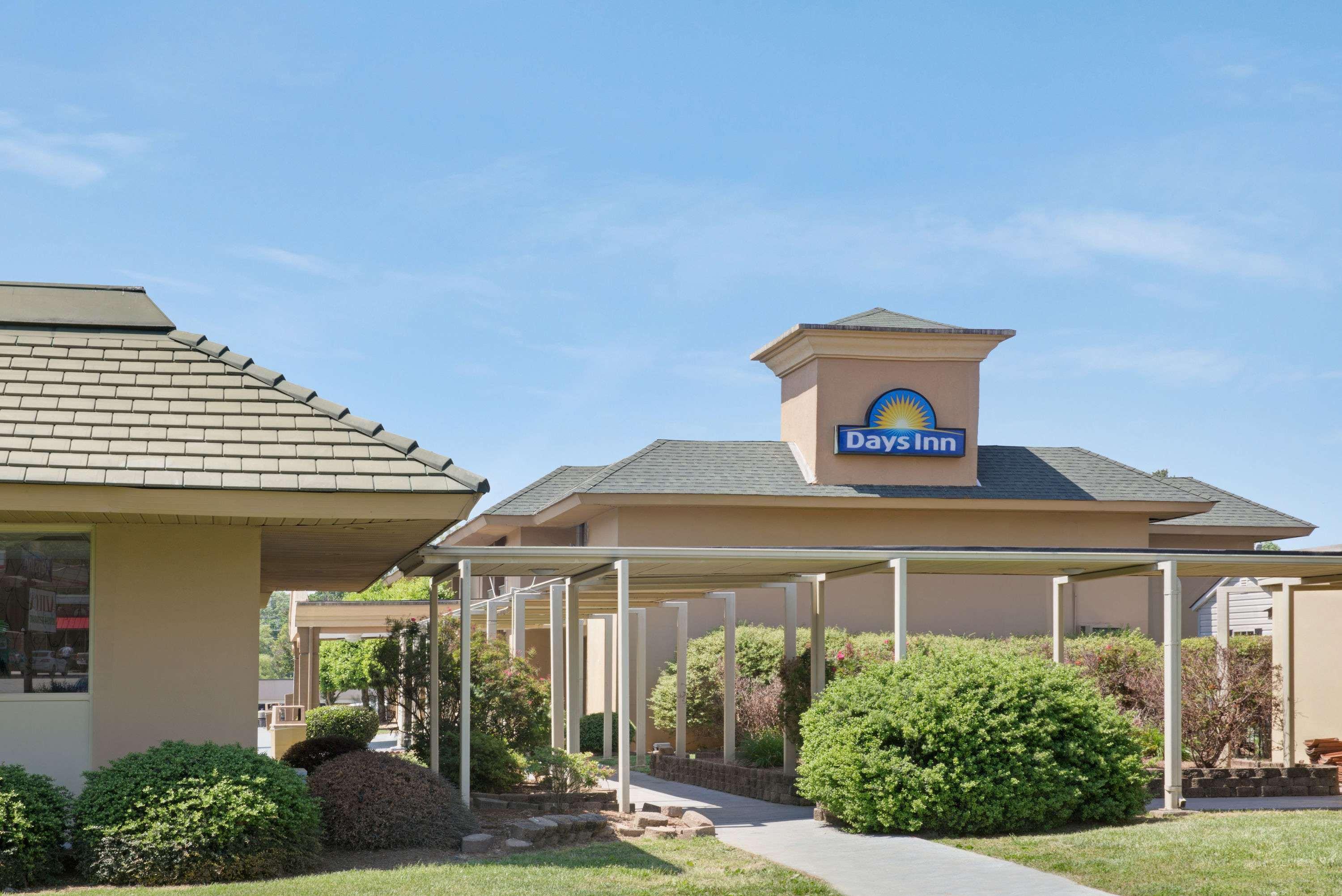 Days Inn By Wyndham Charlotte/Woodlawn Near Carowinds Eksteriør billede