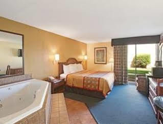 Days Inn By Wyndham Charlotte/Woodlawn Near Carowinds Eksteriør billede