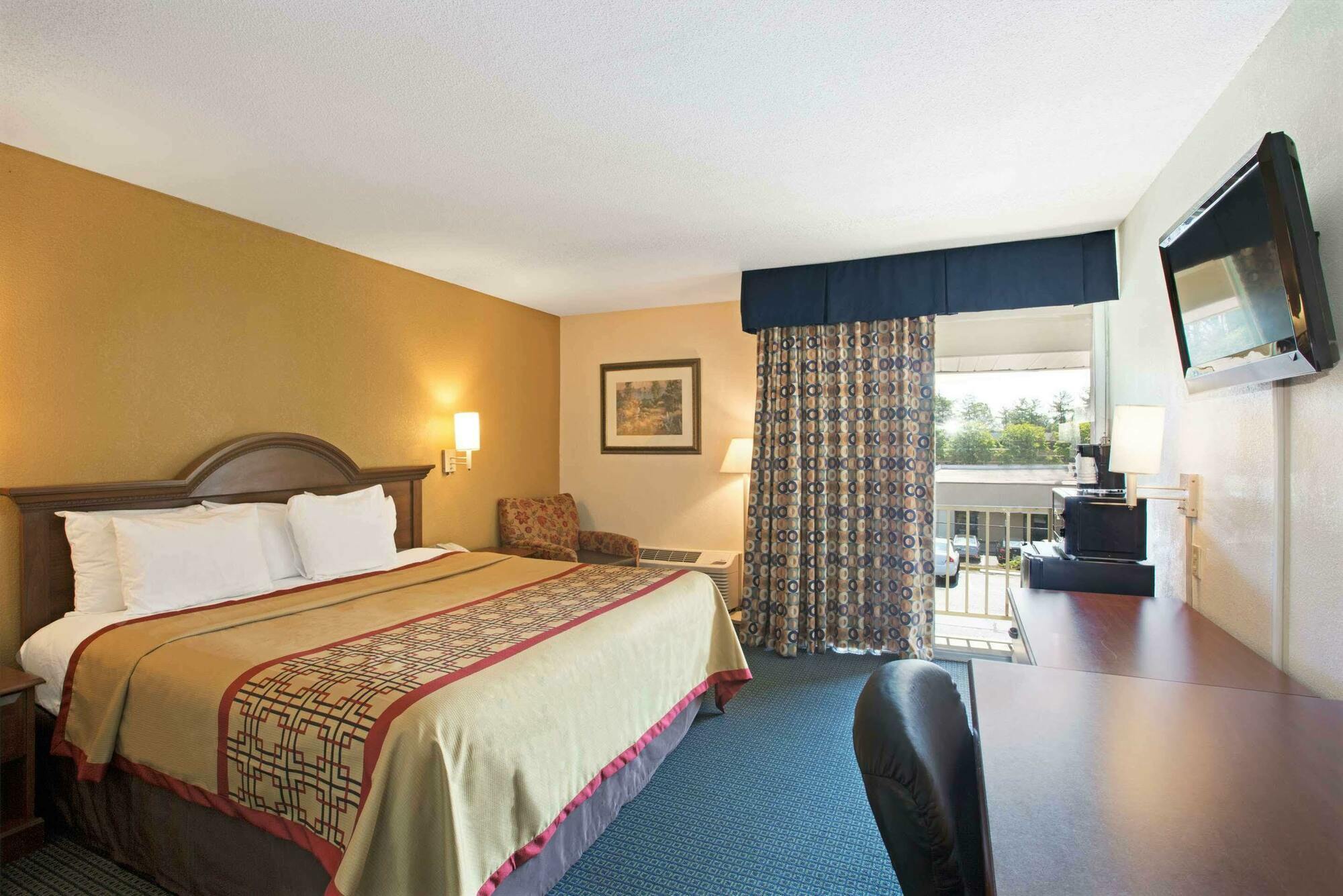 Days Inn By Wyndham Charlotte/Woodlawn Near Carowinds Eksteriør billede