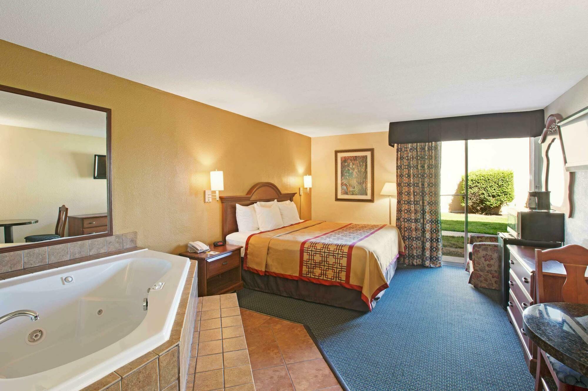 Days Inn By Wyndham Charlotte/Woodlawn Near Carowinds Eksteriør billede