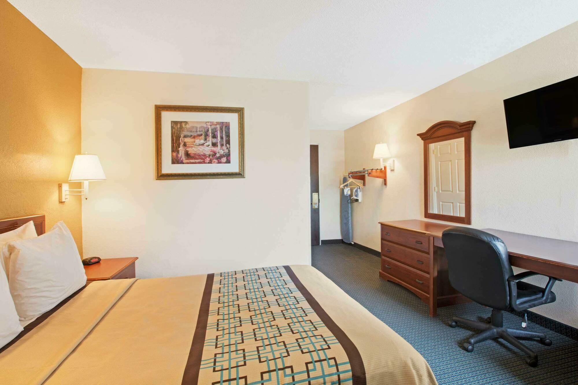 Days Inn By Wyndham Charlotte/Woodlawn Near Carowinds Eksteriør billede